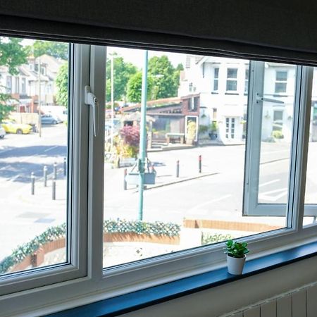 Intimate Entire Flat 9-Min Walk To Boscombe Beach Bournemouth Exteriör bild
