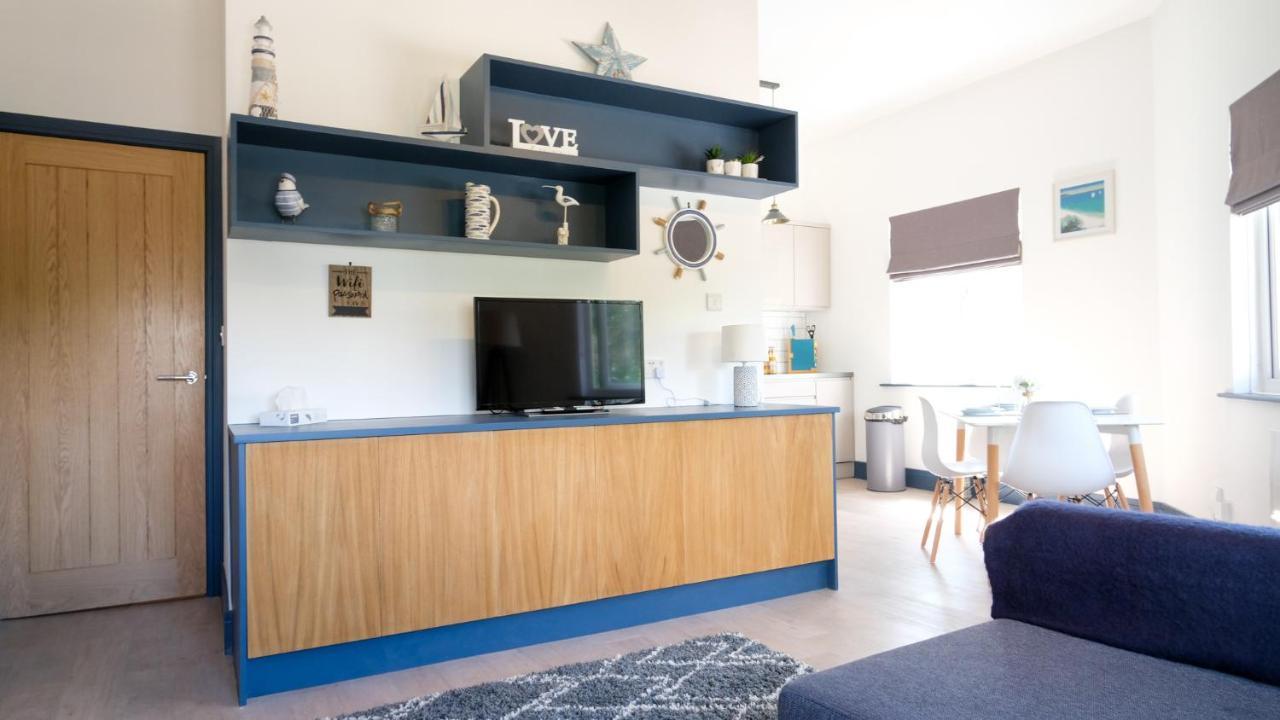 Intimate Entire Flat 9-Min Walk To Boscombe Beach Bournemouth Exteriör bild