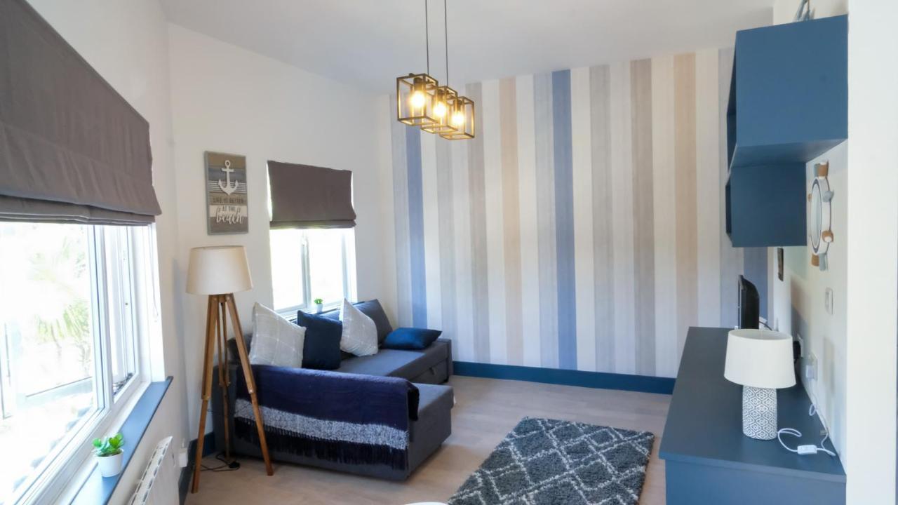 Intimate Entire Flat 9-Min Walk To Boscombe Beach Bournemouth Exteriör bild